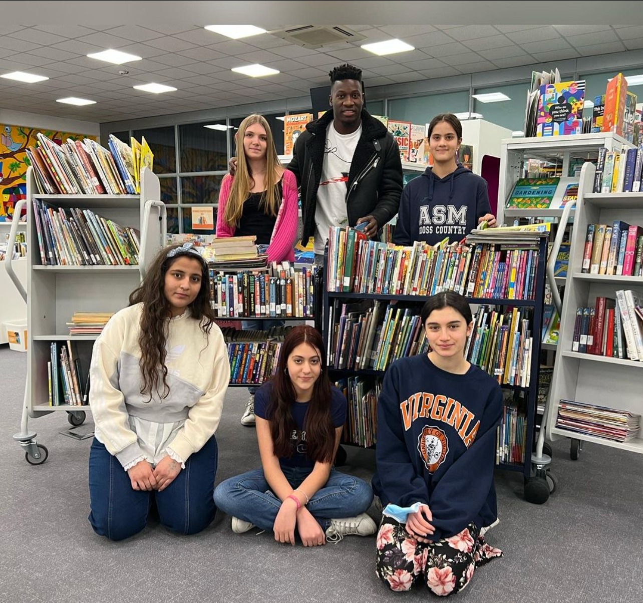 La Escuela Americana De Milán Y La Fundación André Onana Organizan Una Recogida De 800 Libros Para Enviar A Camerún